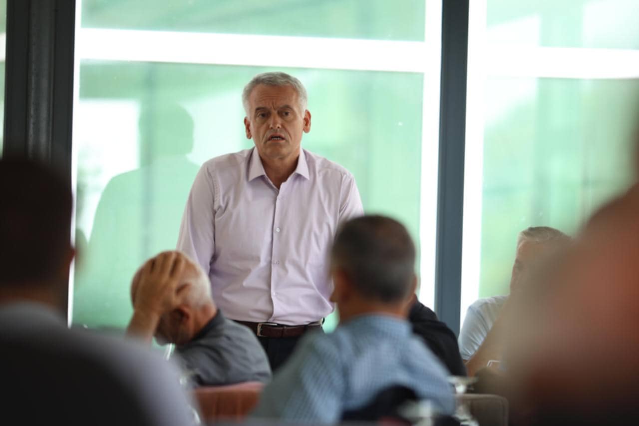 sadiku do jem zeri dhe mbeshtetja e cdo fermeri te likoves 68aa09f949042