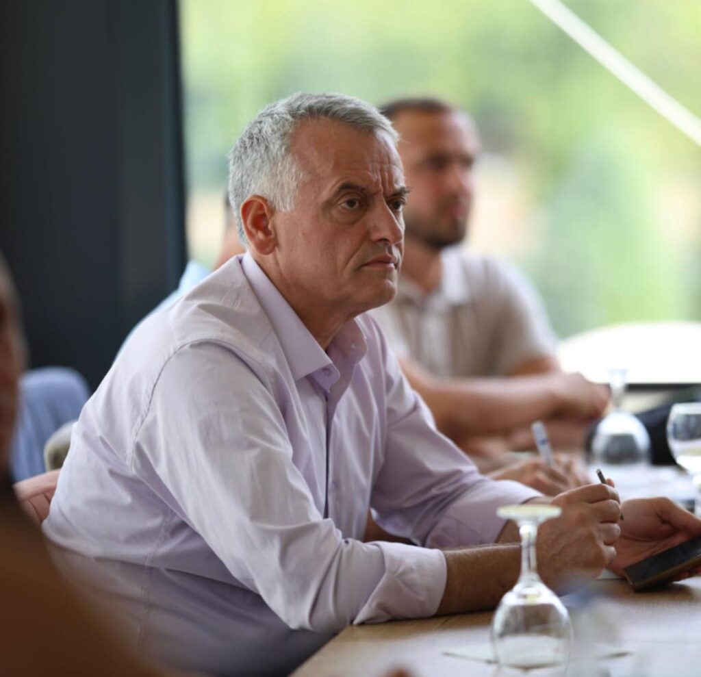 Sadiku pyet Arifin: Ku janë shërbimet digjitale të Likovës? 3 sadiku pyet arifin ku jane sherbimet digjitale te likoves 68b35196de3f0