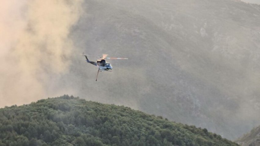 Shpërthen zjarr i madh pranë një fshati në Strugë, kërkohet ndërhyrja e helikopterit 3 shperthen zjarr i madh prane nje fshati ne struge kerkohet nderhyrja e helikopterit 689c9d1813593