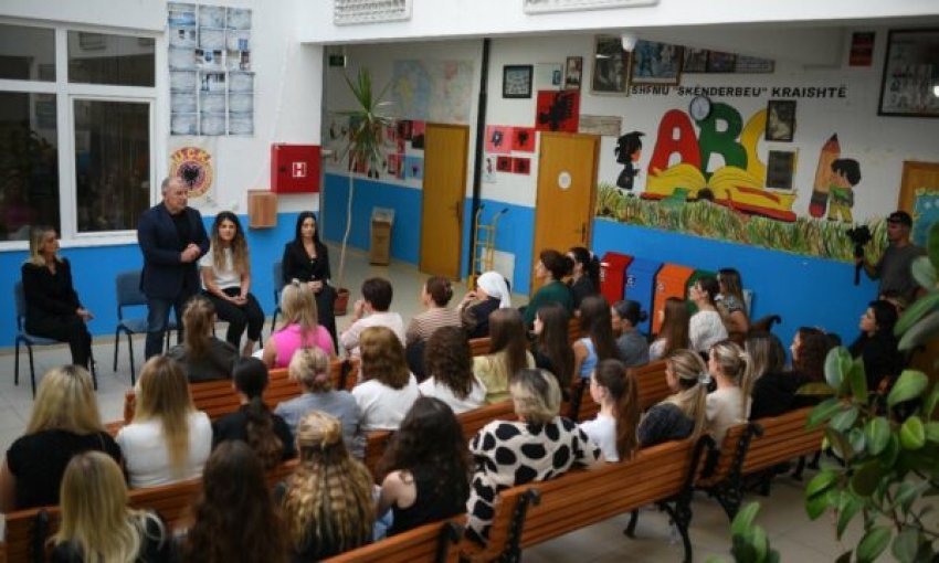 Shukri Buja takohet me gratë e Kraishtës të Lipjanit, zotohet për fuqizim socio-ekonomik të tyre 4 shukri buja takohet me grate e kraishtes te lipjanit zotohet per fuqizim socio ekonomik te tyre 68b4acd7c42d2