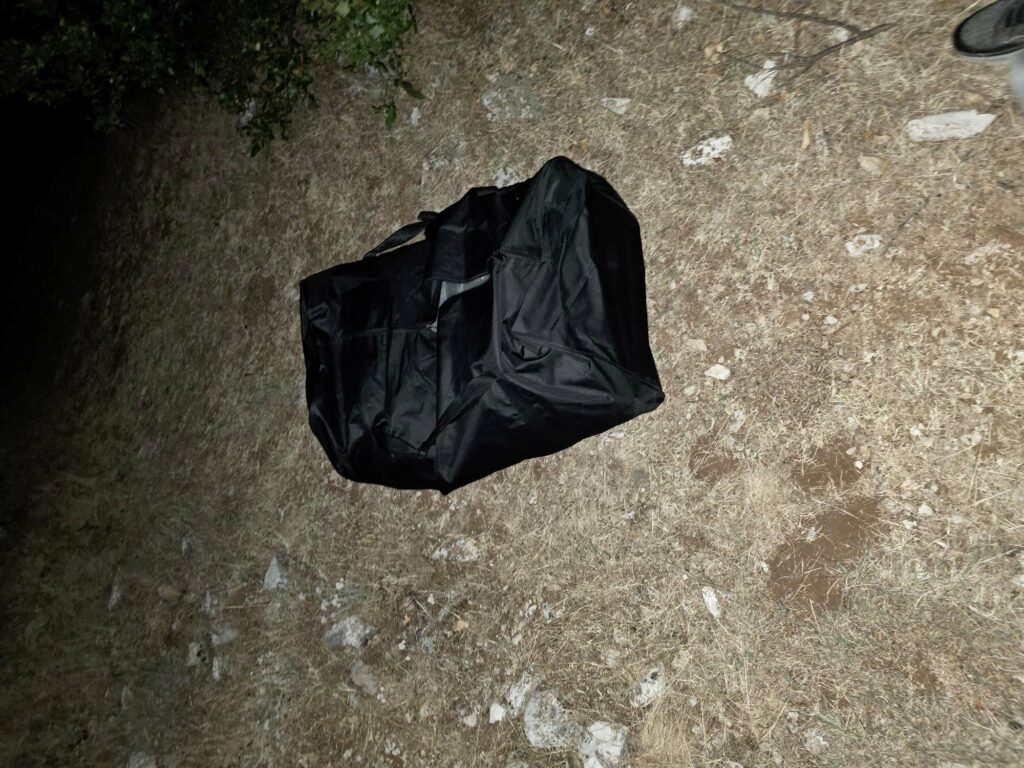 spektakel ne kufirin kosove shqiperi nje person u drejton armen efektiveve dhe si bindet urdhrit te ndalimit arratiset drejt vendit tone 68a6cdd399887