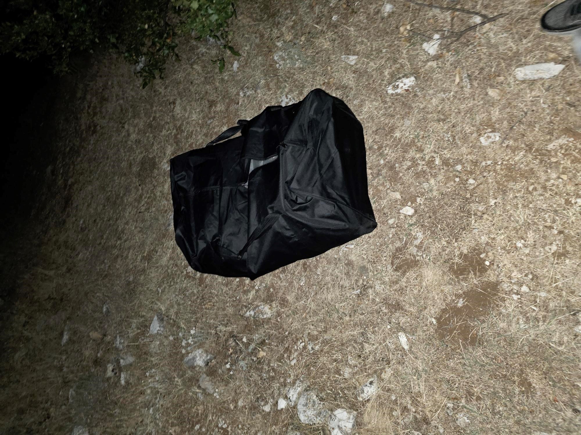 spektakel ne kufirin kosove shqiperi nje person u drejton armen efektiveve dhe si bindet urdhrit te ndalimit arratiset drejt vendit tone 68a6cdd399887