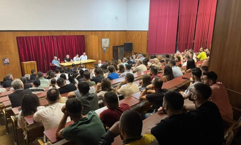 Strukturat e VLEN-it në Dibër fuqishëm rreshtohen me Fisnik Melën 2 strukturat e vlen it ne diber fuqishem rreshtohen me fisnik melen 689119b39ef98