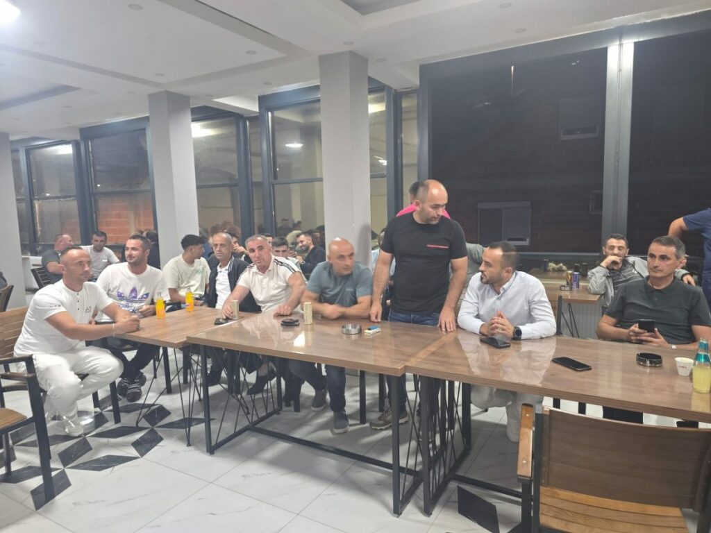 Suat Shaqiri nga takimi me mërgatën: Ju jeni shpirti i këtij vendi – faleminderit nga zemra 3 suat shaqiri nga takimi me mergaten ju jeni shpirti i ketij vendi faleminderit nga zemra 6897c455042d2