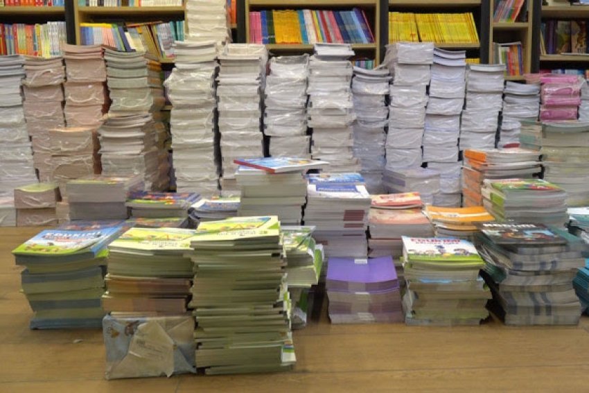 Subvencionet për librat vonohen, prindërit: Me 80 euro s’po i blejmë të gjitha 3 subvencionet per librat vonohen prinderit me 80 euro spo i blejme te gjitha 68b434649c22d