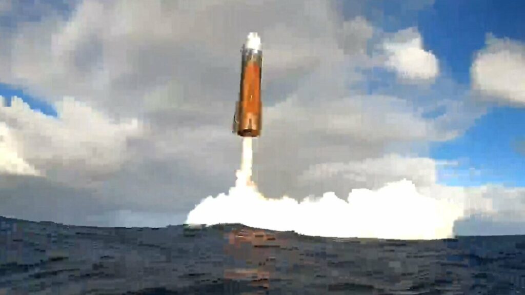 suksesi i 10 te i anijes kozmike se spacex shihni videon e fluturimit dhe uljes mbreselenese ne oqeanin indian 68af0d462d980