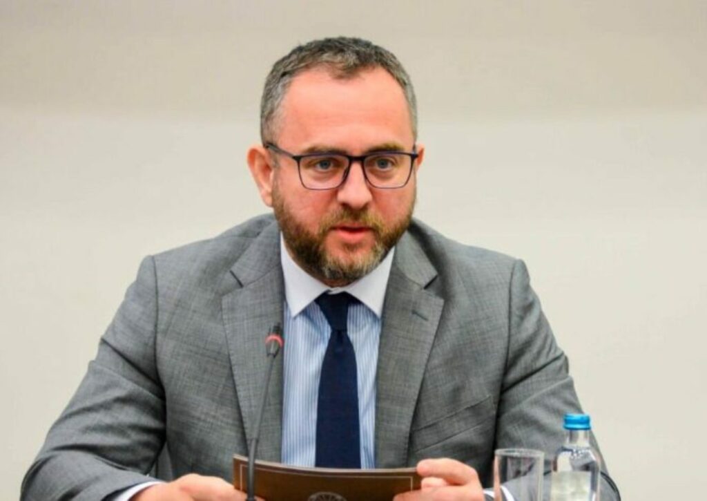 Thirrjet e rrejshme telefonike për aksidente, Toshkovski: Të moshuarit bien pre e këtyre mashtrimeve, rastet t’i raportojnë në polici 3 thirrjet e rrejshme telefonike per aksidente toshkovski te moshuarit bien pre e ketyre mashtrimeve rastet ti raportojne ne polici 68a631bf5c6a7