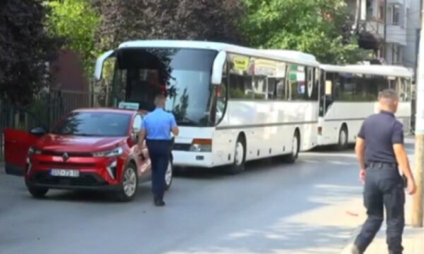 Transportuesit protestojnë para Komunës së Prishtinës 4 transportuesit protestojne para komunes se prishtines 68a415f07e8fd