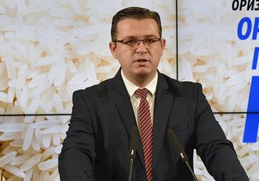 Tripunovski: Prodhimi vendor i grurit mbi 280 mijë tonë – 9 mijë tonë për rezervat shtetërore 3 tripunovski prodhimi vendor i grurit mbi 280 mije tone 9 mije tone per rezervat shteterore 6898e0dbd9245