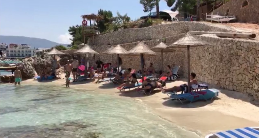 turistet rikthehen ne ksamil shijojne bukurite e natyres dhe plazhin magjepses 68a98be2dd372