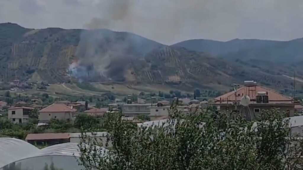 vater zjarri ne peqin era e forte dhe temperaturat e larta ndihmojne perhapjen 68920f79ac73f