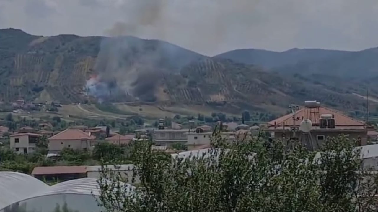 vater zjarri ne peqin era e forte dhe temperaturat e larta ndihmojne perhapjen 68920f79ac73f