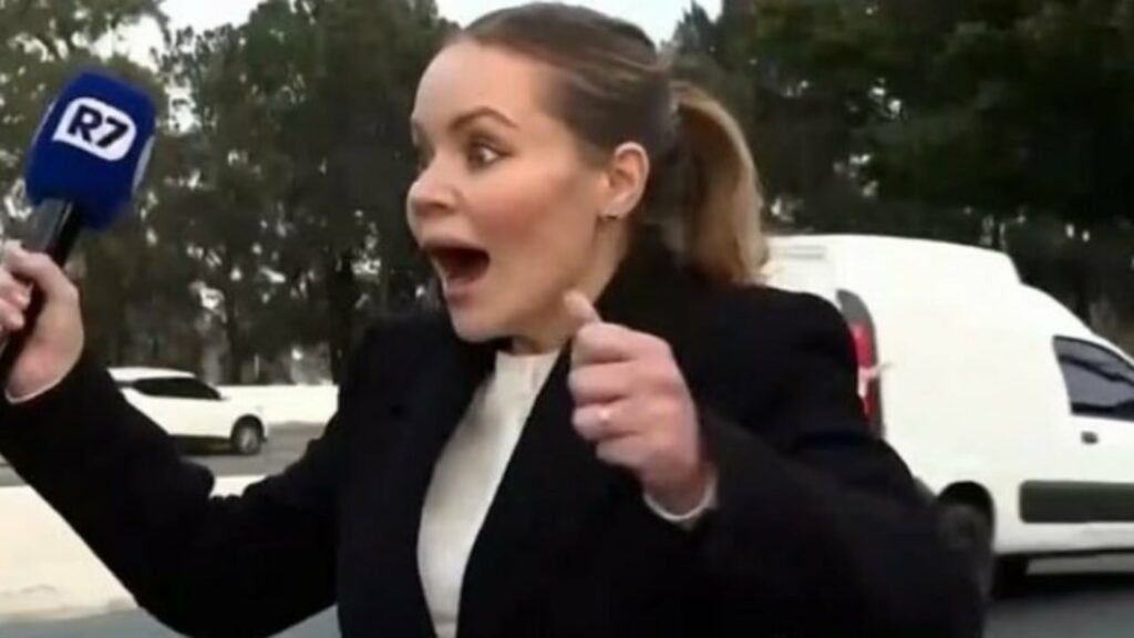 videolajm gazetares i ndodh e papritura gjate transmetimit live i vjedhin celularin 68a83d86ba044