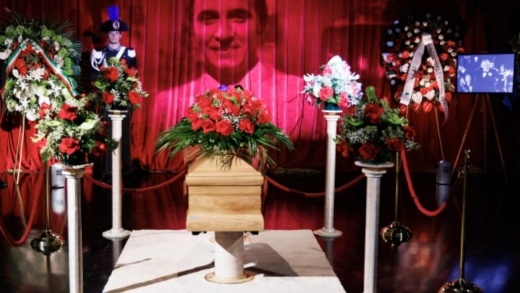 vijojne homazhet per pippo baudon nga amadeus tek michele placido rreth tete mije persona nderojne ikonen e televizionit italian 68a46529aed3b