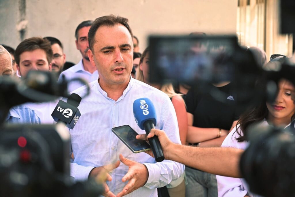 visar ademi shpalle kandidaturen per kryetar te gostivarit 68b200176df42