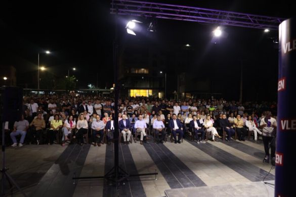 VLEN: Karvani i fitores mbërrin në Saraj, qytetarët përkrahin ndryshimin me Muhamed Elmazin! 2 vlen karvani i fitores mberrin ne saraj qytetaret perkrahin ndryshimin me muhamed elmazin 68b253d600b7a