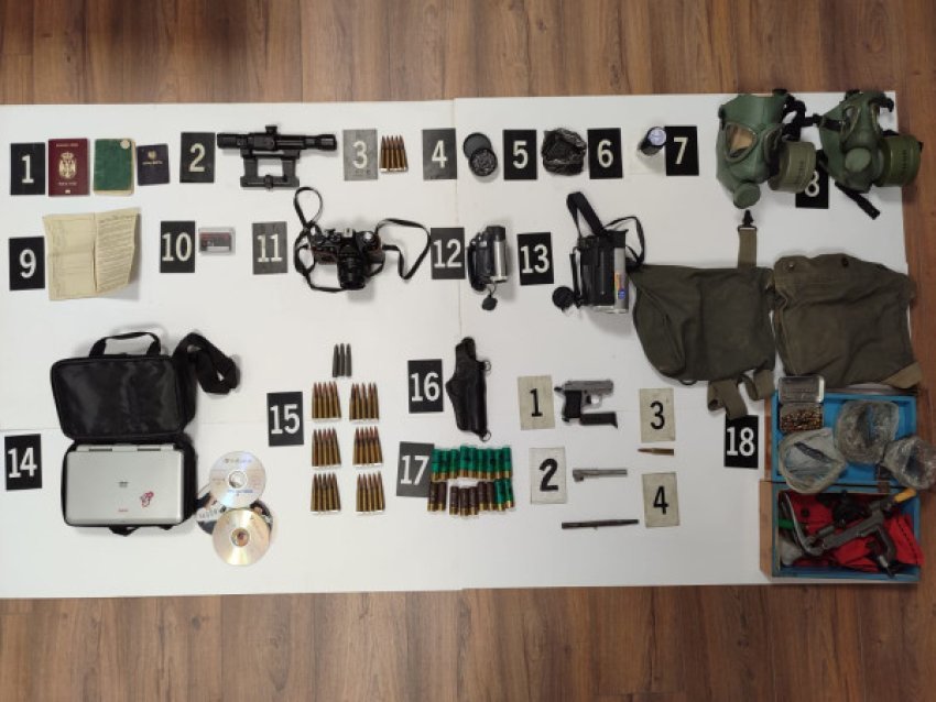 zbulohen arme dhe pajisje ushtarake ne nje banese ne veri 689209ec1a1f0