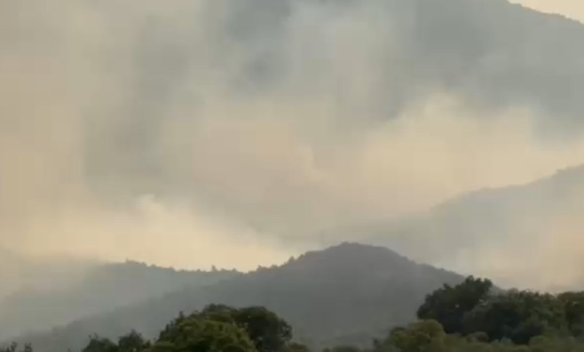 Zjarri i madh pranë Syrit të Kaltër, evakuohen turistët 2 zjarri i madh prane syrit te kalter evakuohen turistet 689a2a70bc0aa