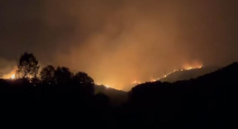 Zjarri në Finiq/ Digjet një shtëpi dhe kisha në Krongj, dëme të rënda në pemëtari 3 zjarri ne finiq digjet nje shtepi dhe kisha ne krongj deme te renda ne pemetari 68986ec51e577