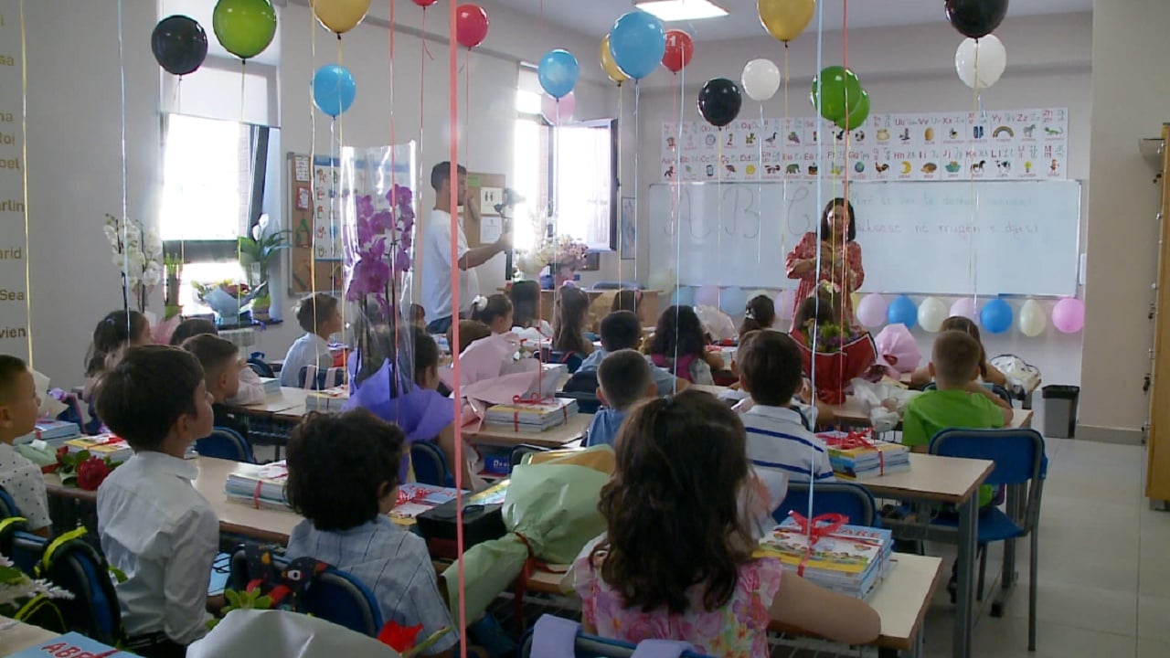 345 mije nxenes nisin vitin e ri shkollor 2025 2026 ja ndryshimet ne sistemin arsimor dhjetera klasa te para ne korce nuk paten asnje regjistrim 68bdfc233bb9f