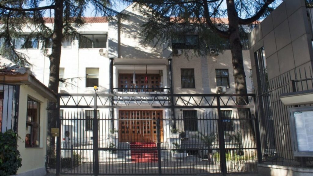 ‘50 mijë dollarë për 12 cigare hashash’, Gjykata e Apelit ndryshon masën e sigurisë për shtetasin turk 2 50 mije dollare per 12 cigare hashash gjykata e apelit ndryshon masen e sigurise per shtetasin turk 68d18a6bca426