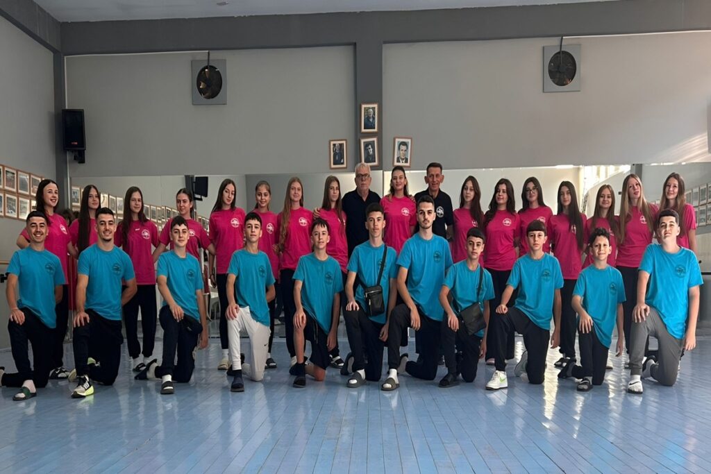 Ansambli “Ibe Palikuqi” nga Shkupi vazhdon rrugëtimin kulturor ndërkombëtar! 2 IBE PALIKUQI 1