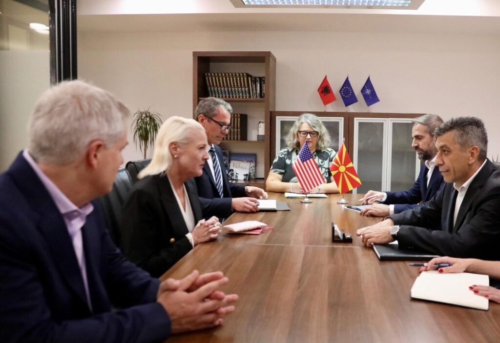 Takimi Mexhiti - Aggeler: Peshqit e Ohrit apo peshqit e mëdhenj të politikës? 2 IMG 9603