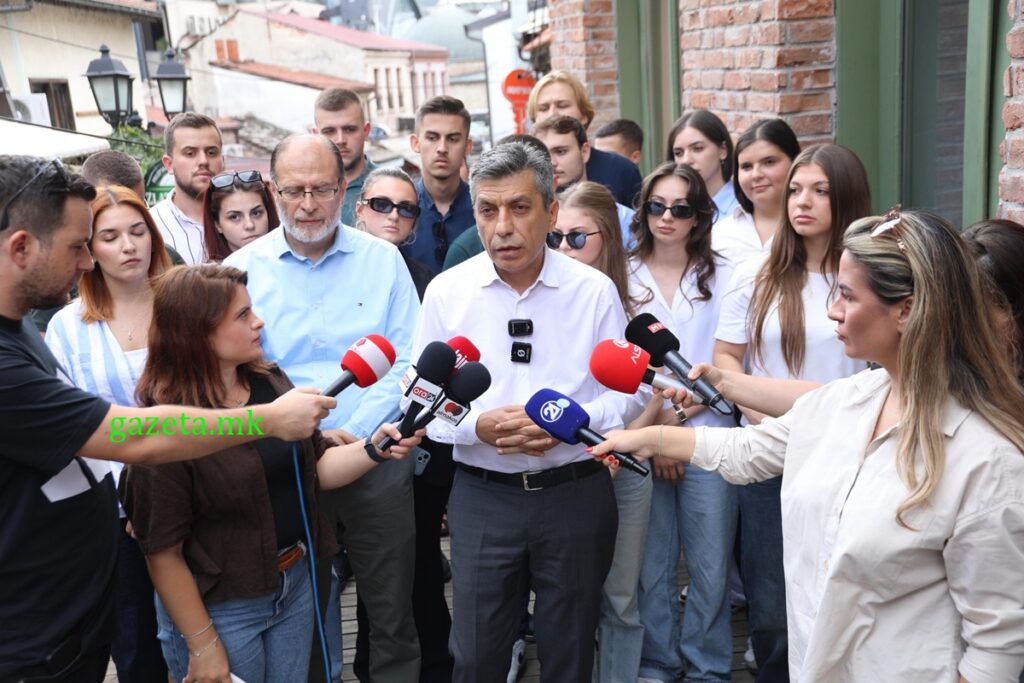 Mexhiti: Bujar Osmani në debat përball meje me vete duhet të marr Gruevskin dhe Mijallkovin 2 IZET MEXHITI 1