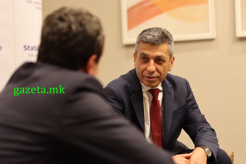 IZET MEXHITI DHE ALBIN KURTI