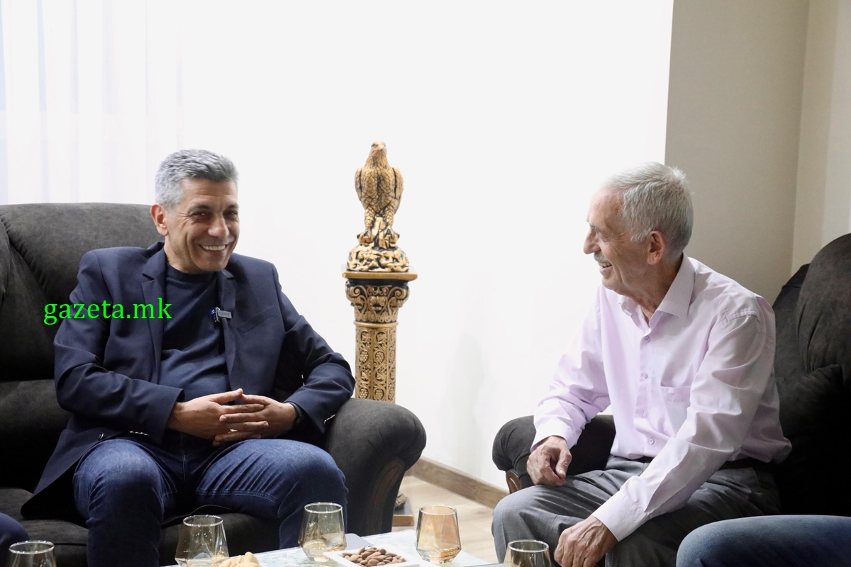 Mexhiti dhe ish myftiu i Shkupit Berisha bashkojnë vizionin për të rinjtë dhe të ardhmen (FOTO) 1 IZET MEXHITI