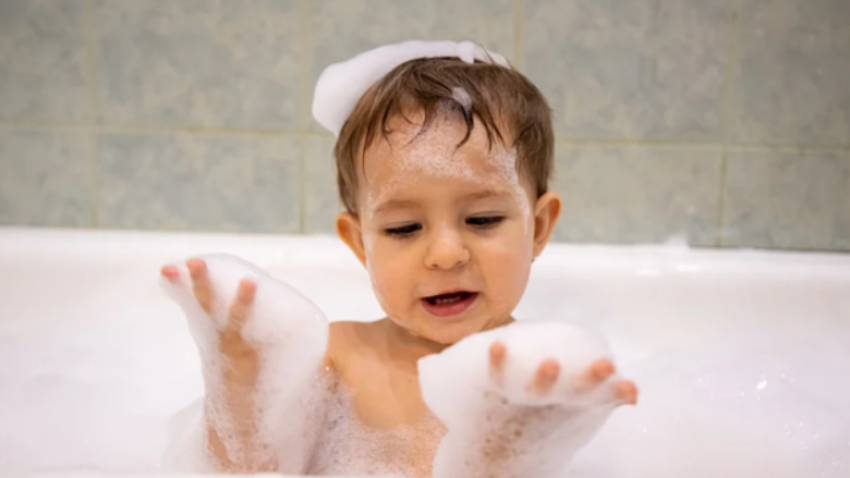 A duhen larë foshnjat çdo ditë? 1 a duhen lare foshnjat cdo dite 68bbb600c4fd4