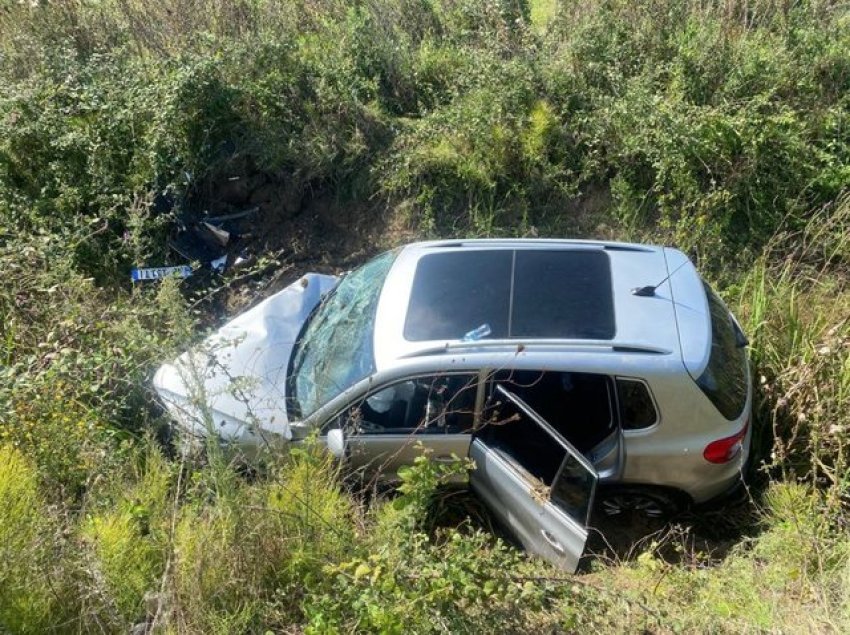 aksident ne lezhe makina perfundon ne kanal plagosen dy gra 68c6c5145cc33