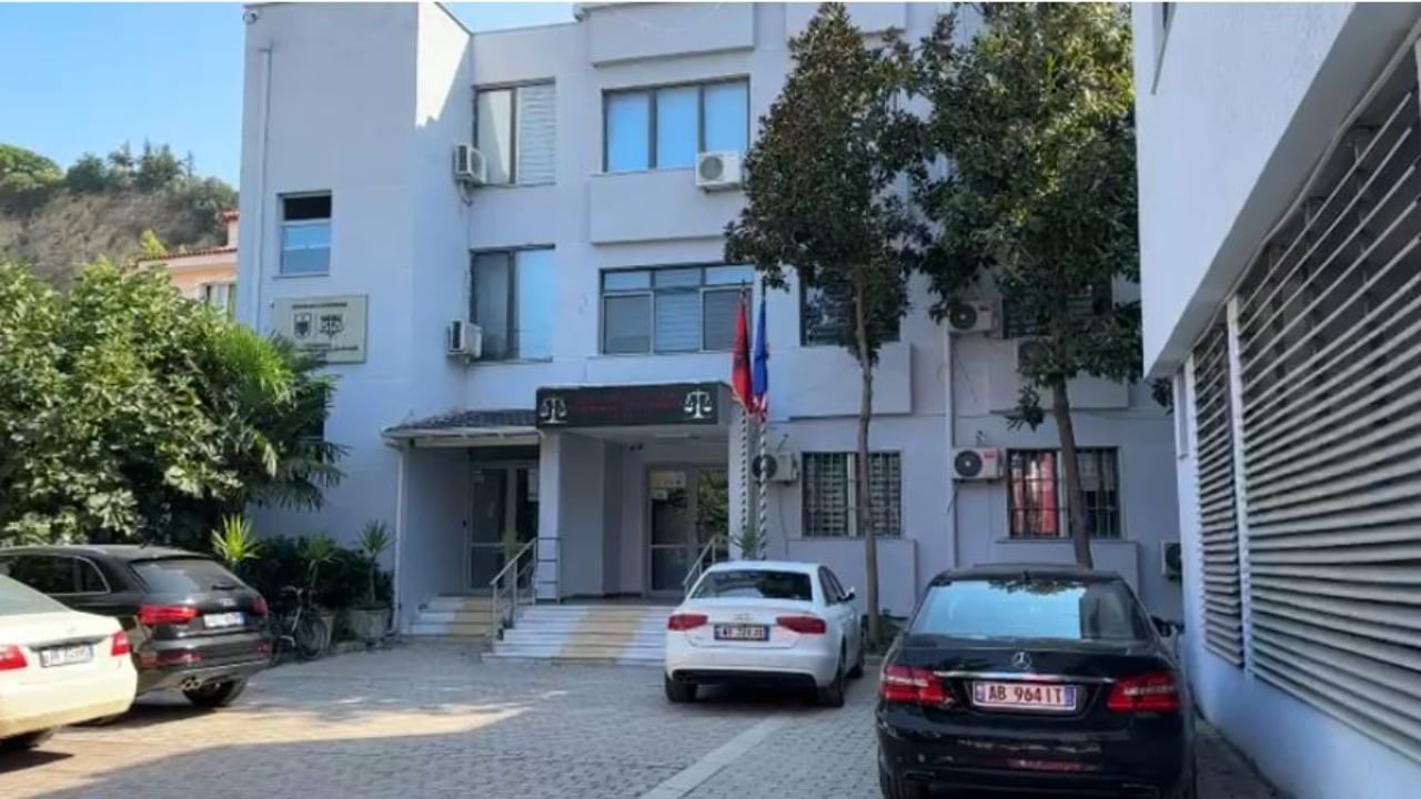 Aksidenti i rëndë në aksin Vlorë-Fier, humbën jetën dy persona/ Gjykata e Vlorës lë në burg italianen 1 aksidenti i rende ne aksin vlore fier humben jeten dy persona gjykata e vlores le ne burg italianen 68bab06320e2a