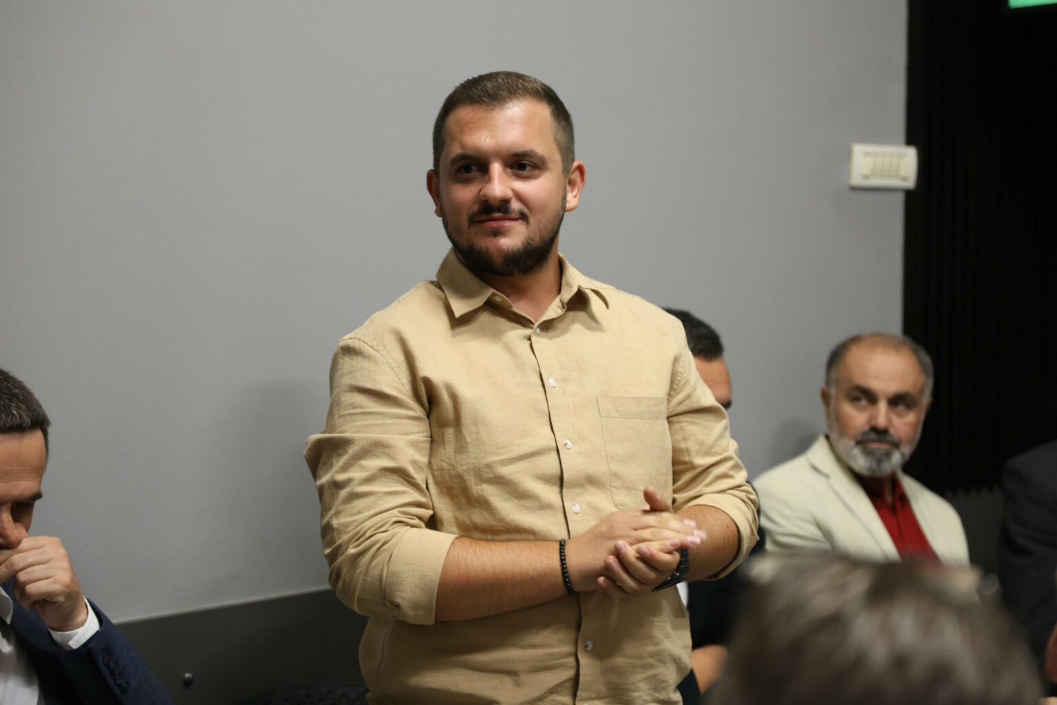 Albi Qamili viziton lagjet Gam Gam dhe Sahat Mëhallë: Do ta vazhdojmë transformimin e qytetit me projekte të reja 1 albi qamili viziton lagjet gam gam dhe sahat mehalle do ta vazhdojme transformimin e qytetit me projekte te reja 68cfbeac253ad