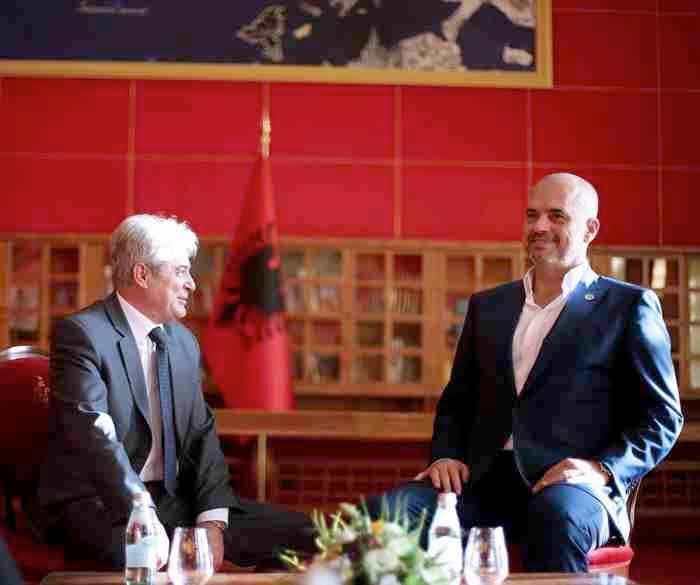 Ali Ahmeti uron Ramën: Na ke përkrah, në mbështetje të Shqipërisë europiane 3 ali ahmeti uron ramen na ke perkrah ne mbeshtetje te shqiperise europiane 68cc25d4bf46b