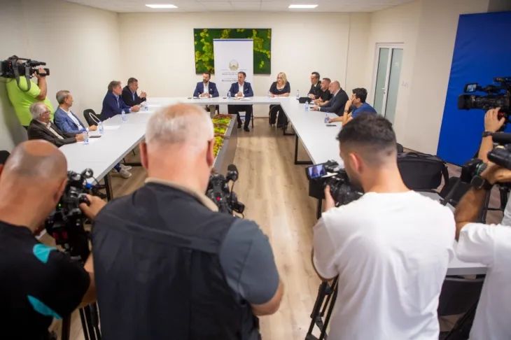 Aliu: Po formohet Këshilli Shëndetësor – politikat shëndetësore do të marrin mbështetje profesionale dhe shkencore 2 aliu po formohet keshilli shendetesor politikat shendetesore do te marrin mbeshtetje profesionale dhe shkencore 68c199d302b03