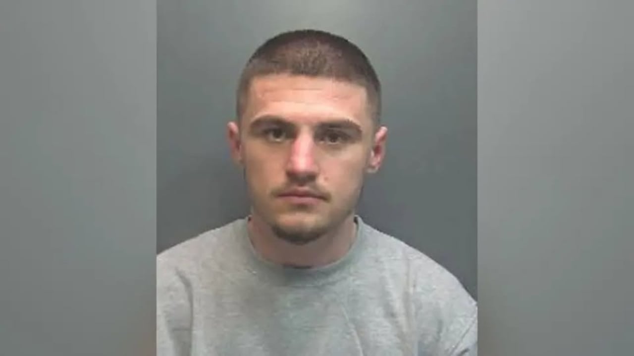 Angli/ Udhëtonte me makinë me shpejtësi marramendëse dhe përplasi për vdekje motoristin, 10 vite burg shqiptarit 1 angli udhetonte me makine me shpejtesi marramendese dhe perplasi per vdekje motoristin 10 vite burg shqiptarit 68d57ee629d28