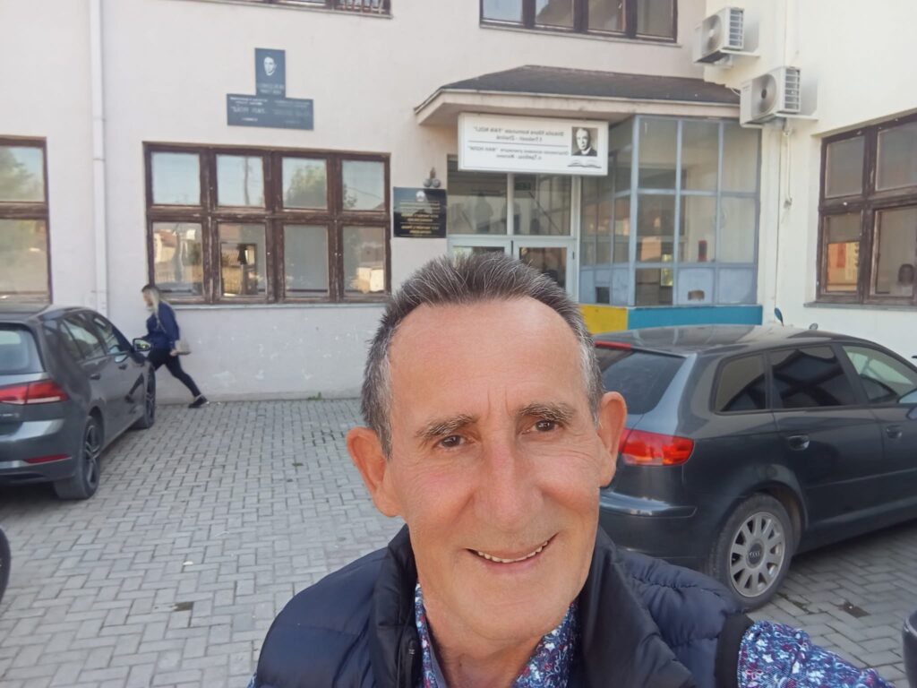 Arsimtari nga Treboshi: “Pas 40 viteve rinovohet shkolla” 2 arsimtari nga treboshi pas 40 viteve rinovohet shkolla 68ca78ade5a93