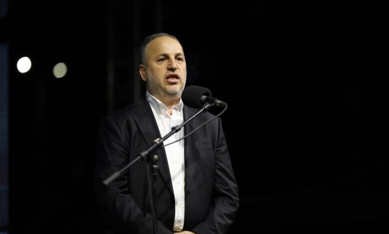 Azizi: Bujari dje e pranoi takimin me Gruevskin, sot e mohon. Panikë nga reagimi i shqiptarëve! 3 azizi bujari dje e pranoi takimin me gruevskin sot e mohon panike nga reagimi i shqiptareve 68b739024e9c6