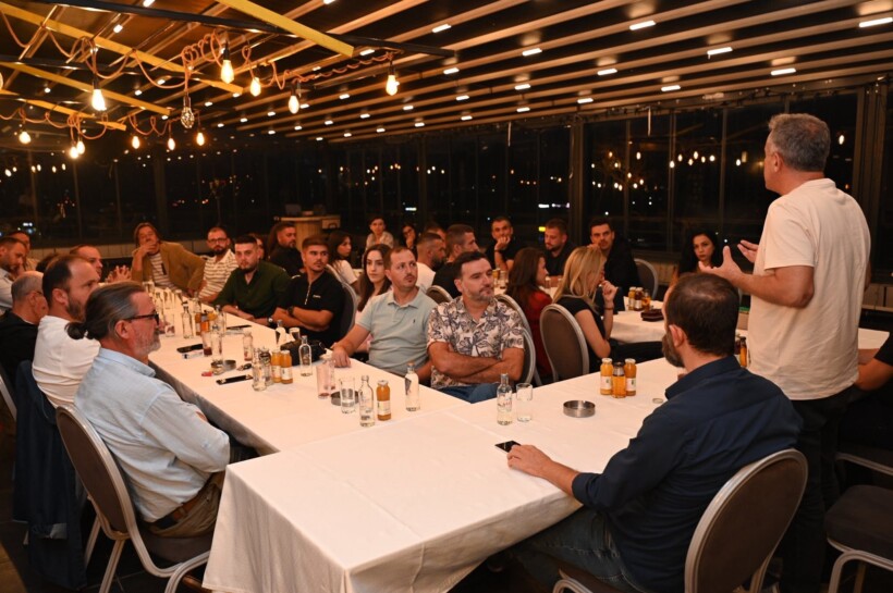 Bajram Rexhepi u takua me artistët nga Tetova 2 bajram rexhepi u takua me artistet nga tetova 68cb281530a69