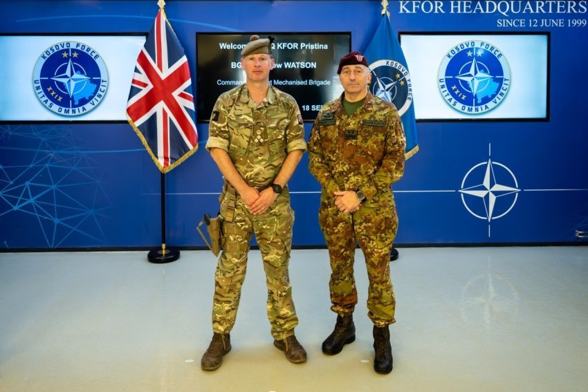 Barduani pret në takim komandantin britanik, diskutojnë sigurinë në Kosovë dhe rajon 2 barduani pret ne takim komandantin britanik diskutojne sigurine ne kosove dhe rajon 68cc5fe4ca982