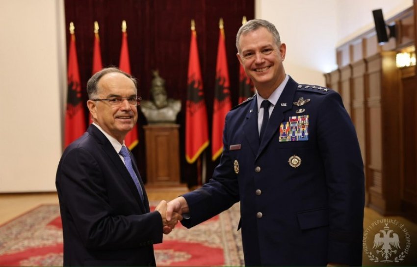 Begaj pret Gjeneralin amerikan Gryenkwich 2 begaj pret gjeneralin amerikan gryenkwich 68cbeef9f157a