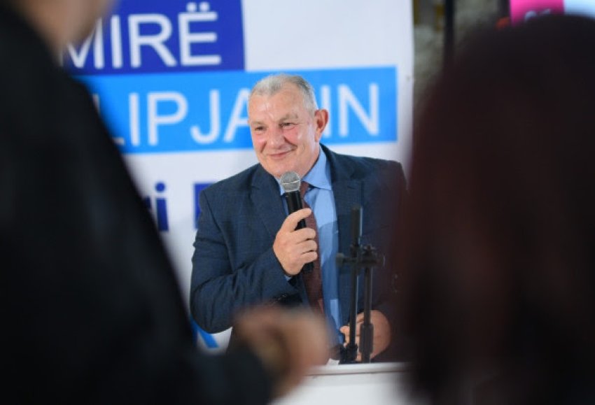 Buja premton arsim cilësor: Shujta falas, transport dhe bursa për nxënësit 3 buja premton arsim cilesor shujta falas transport dhe bursa per