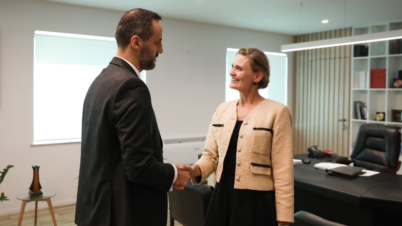 cmontimi i krimit te organizuar perparesi e trump zyrtarja vanhorn takim me ministrin e ri te drejtesise 68d3d904efde7