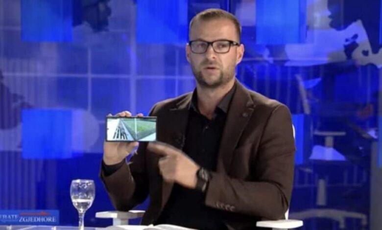 Daut Memishi shpalos në emision projektin për stadiumin e Tearcës! (Foto) 3 daut memishi shpalos ne emision projektin per stadiumin e tearces foto 68dbb27869a70