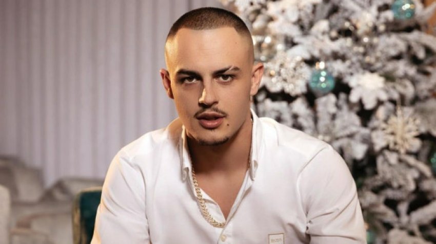 Don Xhoni ndalon publikimin e këngës në shenjë respekti për ndarjen nga jeta të vëllait të Gjestit 3 don xhoni ndalon publikimin e kenges ne shenje respekti per ndarjen nga jeta te vellait te gjestit 68d7f212f0097