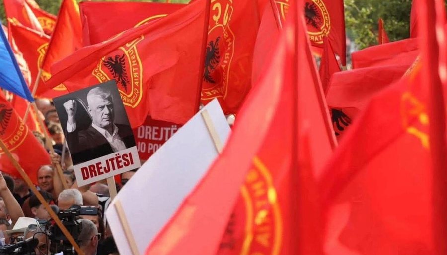 “Drejtësi për Kosovën dhe Çlirimtarët e saj”, Rama poston foto nga protesta në Hagë 3 drejtesi per kosoven dhe clirimtaret e saj rama poston foto nga protesta ne hage 68c70393f3f5b