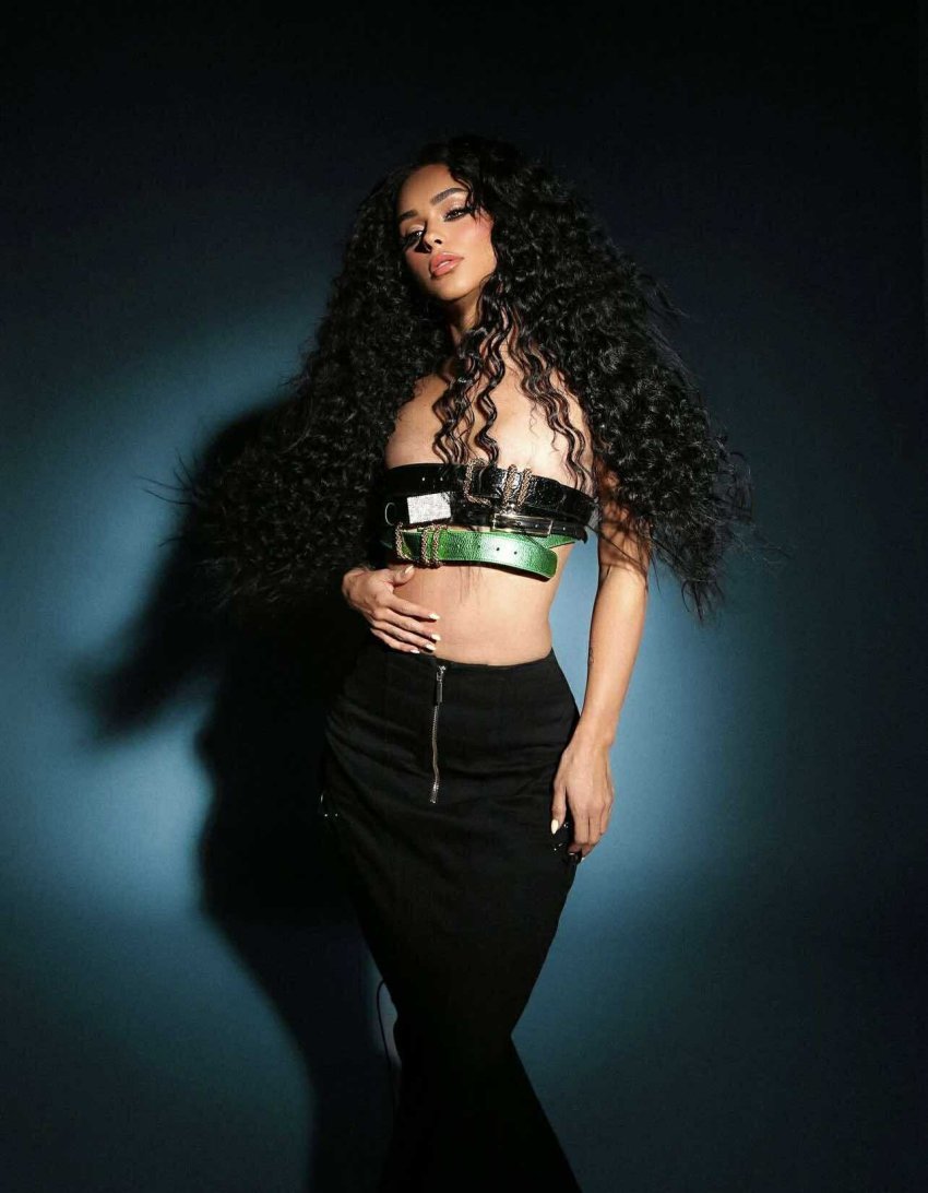 Egli Tako fsheh gjoksin me rripa 1 egli tako fsheh gjoksin me rripa 68bbd21385903