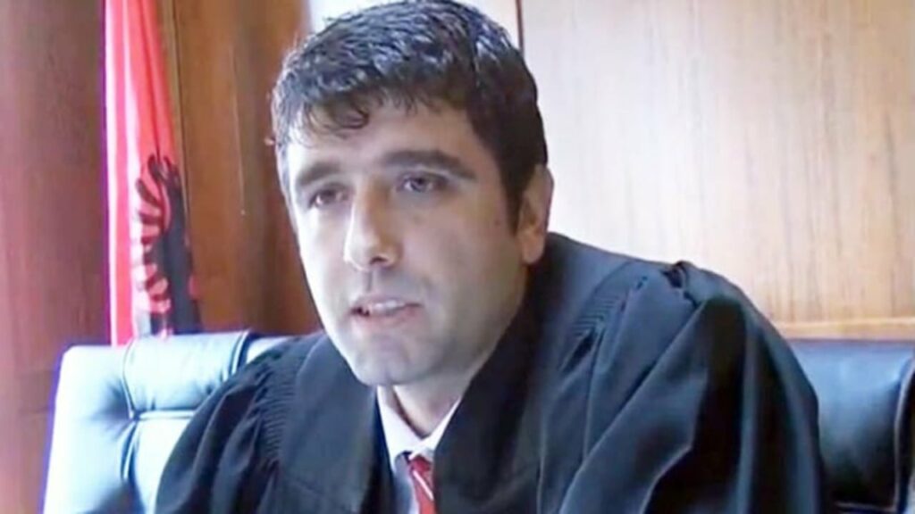 Ekskluzive/ “Të rihapen hetimet për Konomin”, kërkesa e familjarëve të ish-gjyqtarit që u ekzekutua me eksploziv në Vlorë 3 ekskluzive te rihapen hetimet per konomin kerkesa e familjareve te ish gjyqtarit qe u ekzekutua me eksploziv ne vlore 68c4778d8adf5