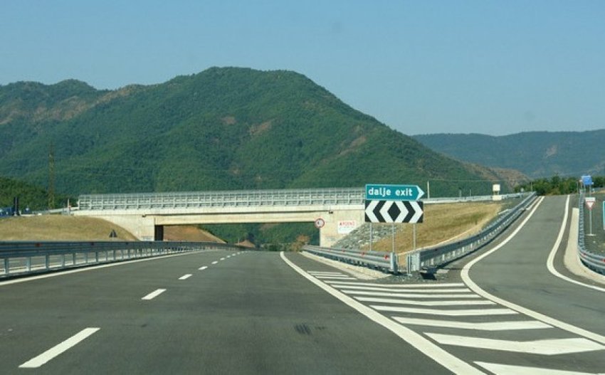 Fabrikë për përpunimin e hekur-nikelit apo mbetjeve spitalore? Banorët e Kukësit në protestë: Kryebashkiaku Halili po na kërcënon! 3 fabrike per perpunimin e hekur nikelit apo mbetjeve spitalore banoret e kukesit ne proteste kryebashkiaku halili po na kercenon 68dbc0f74fd38